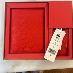NWT Tory Burch Passport Case and luggage tag
100% Pebbled Leather
Bright Samba